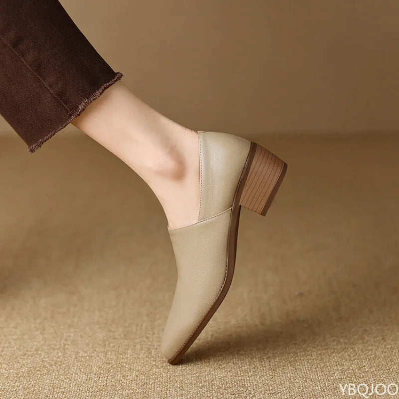 Fashionable versatile mid heeled