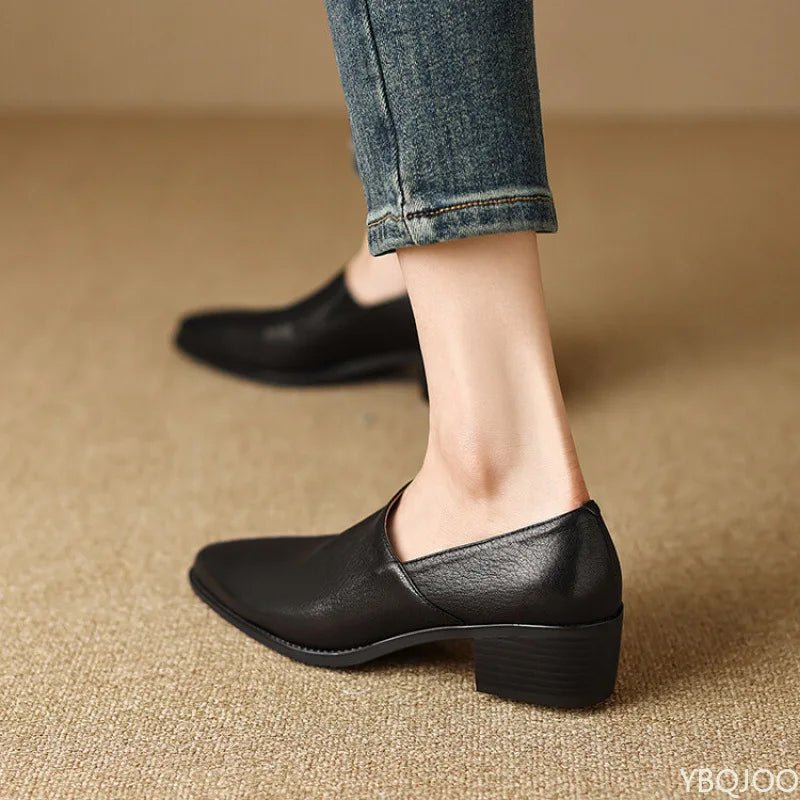 Fashionable versatile mid heeled